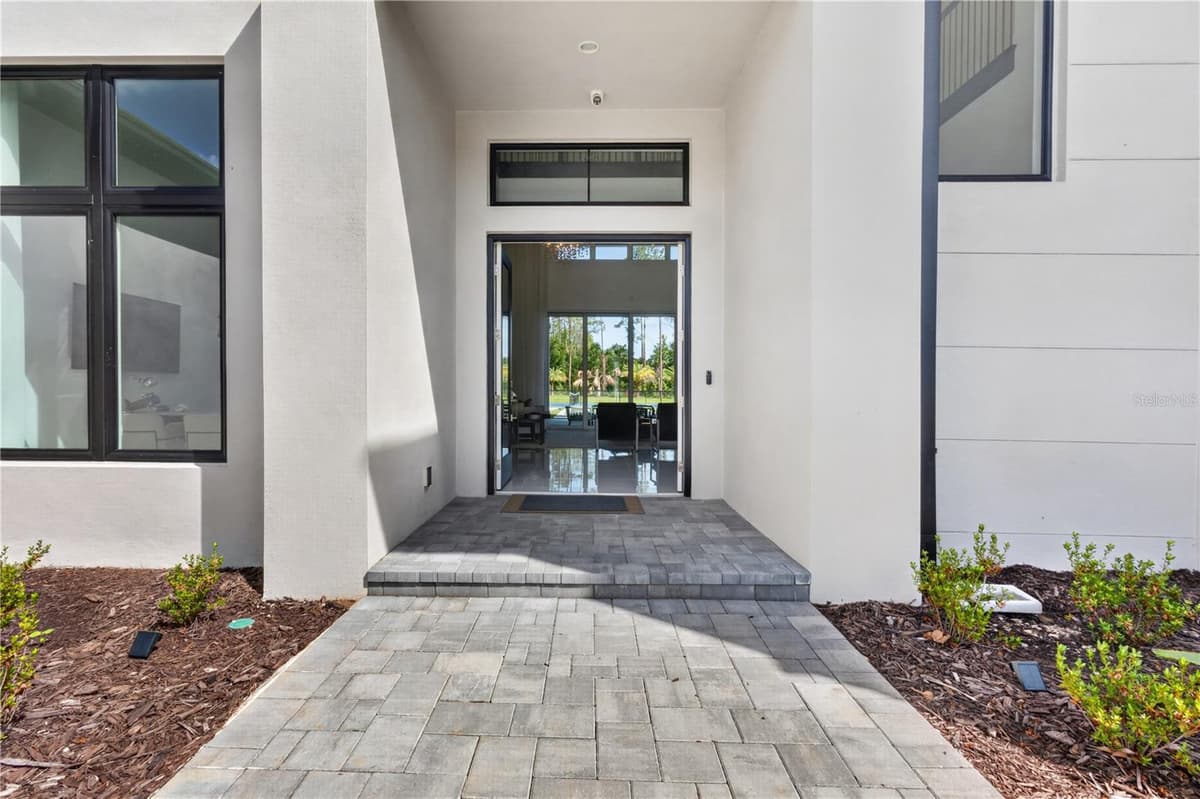 16044 PENDIO DRIVE — photo 15 of 70
