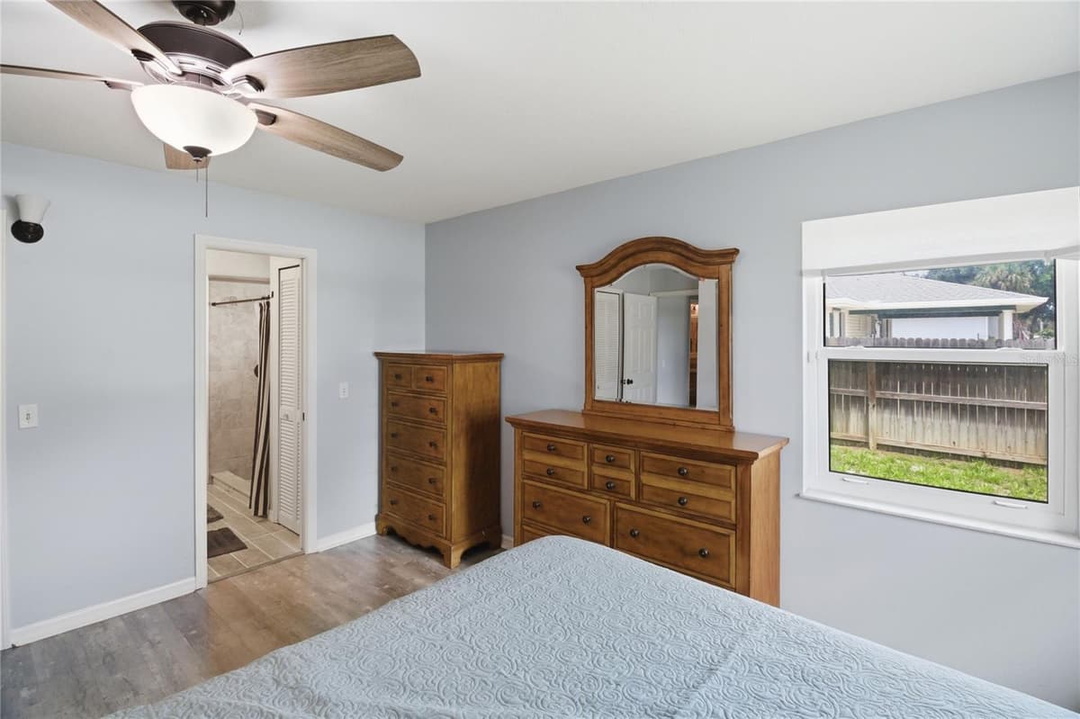602 LAKE DRIVE — photo 14 of 28