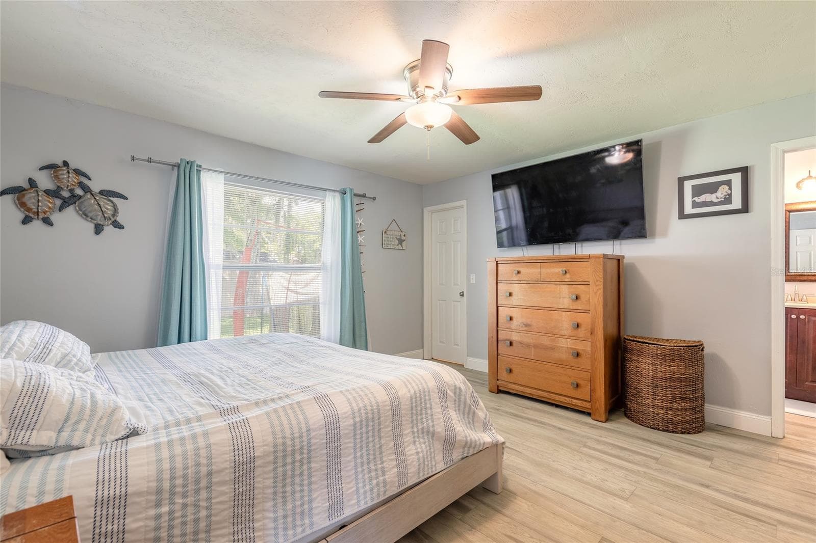 2616 WOODLAND DRIVE — photo 3 of 29