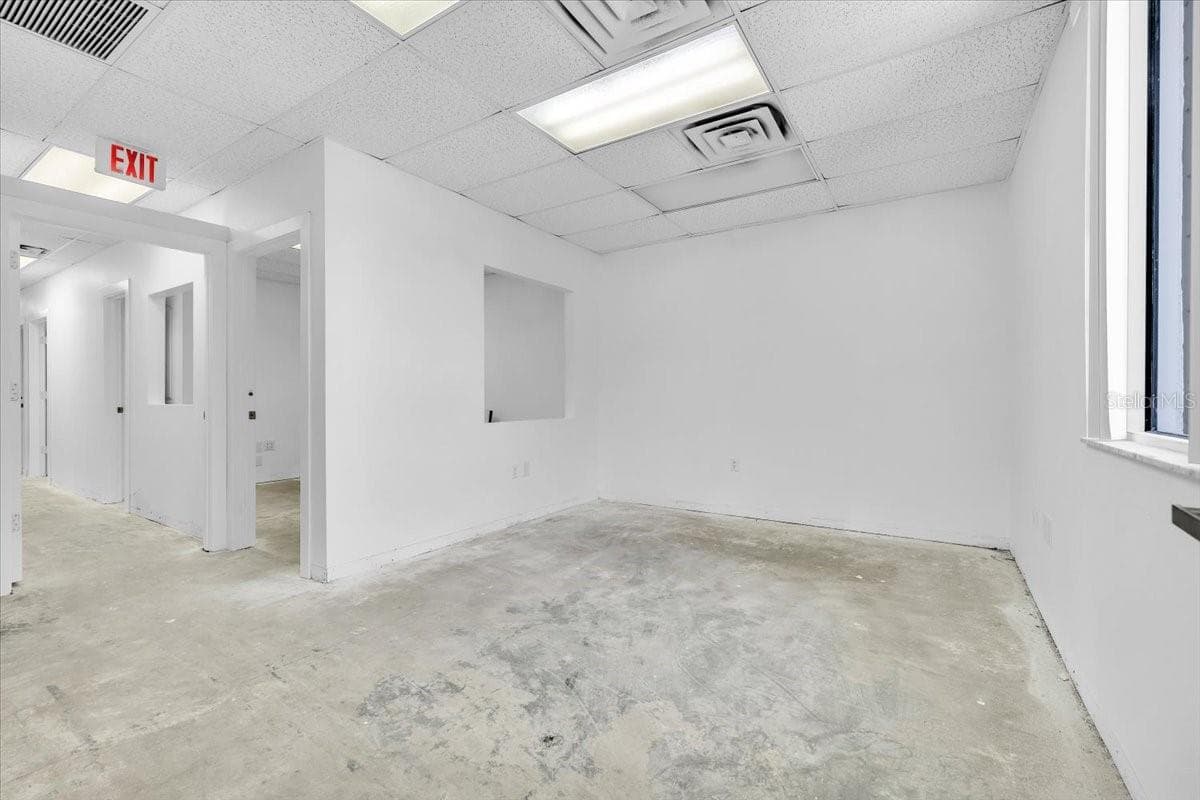 3300 TAMIAMI TRAIL — photo 37 of 45