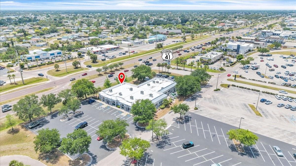 3300 TAMIAMI TRAIL — photo 4 of 45