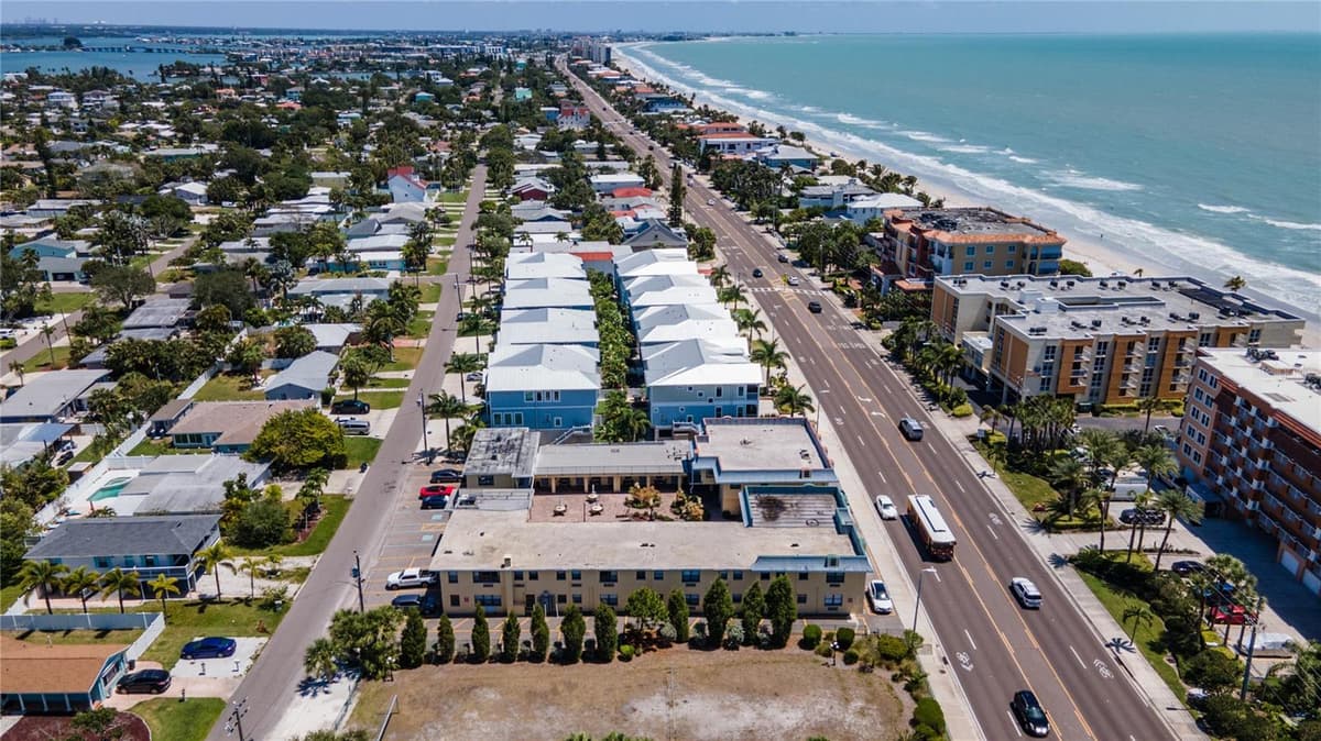 16333 GULF BOULEVARD — photo 38 of 41