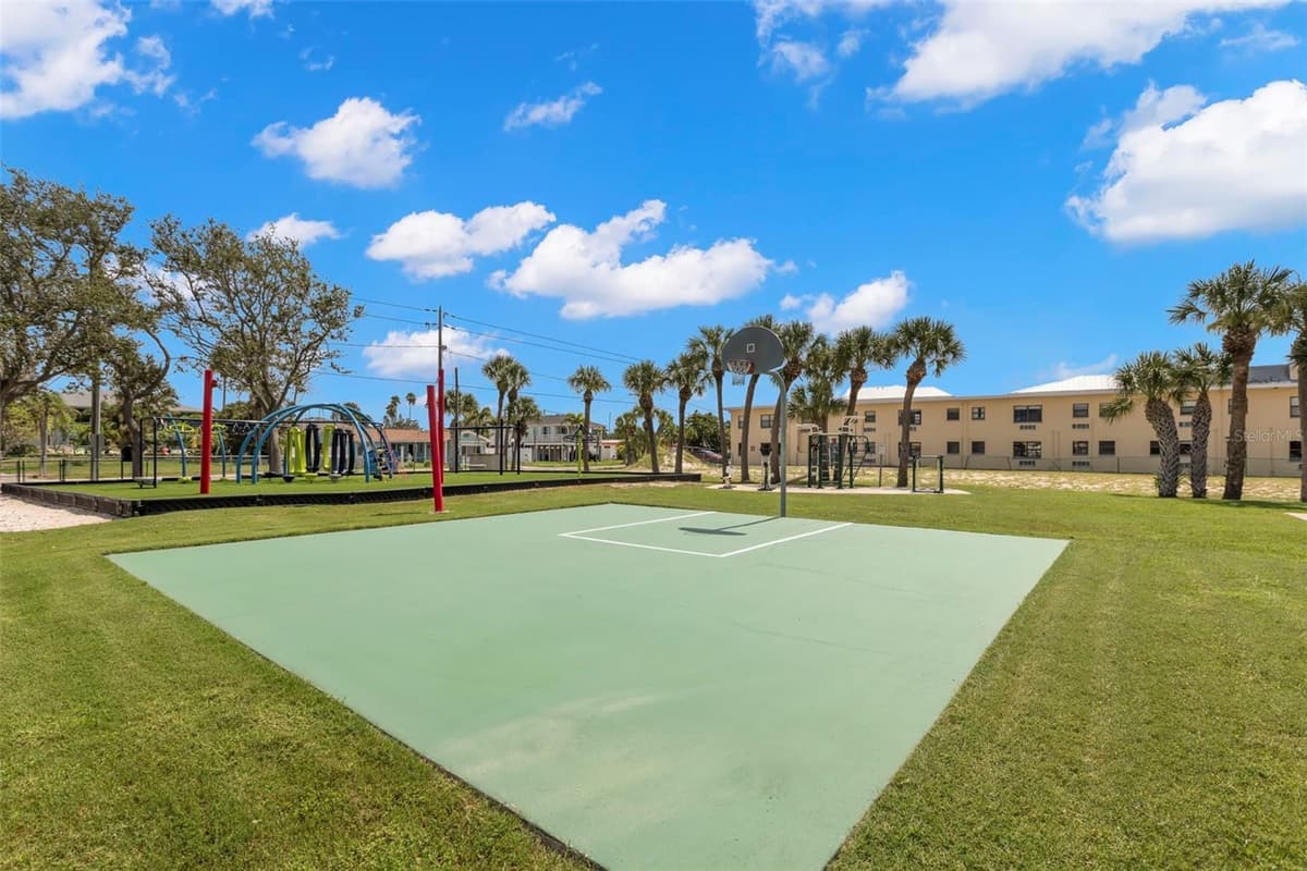 16333 GULF BOULEVARD — photo 30 of 41