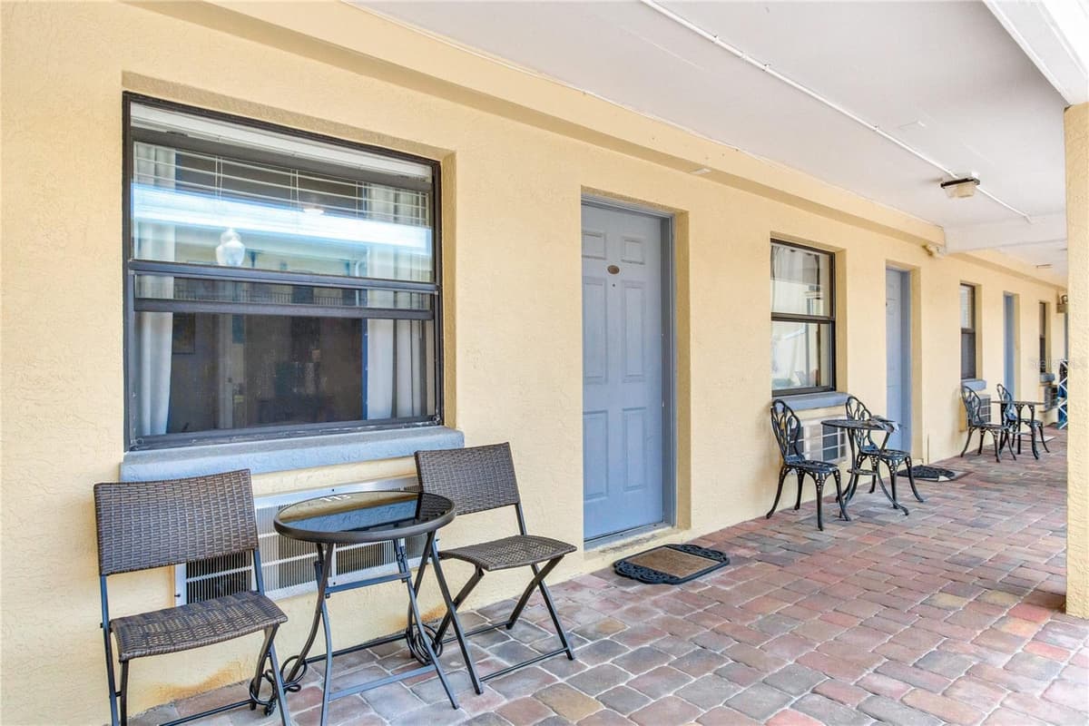 16333 GULF BOULEVARD — photo 33 of 41