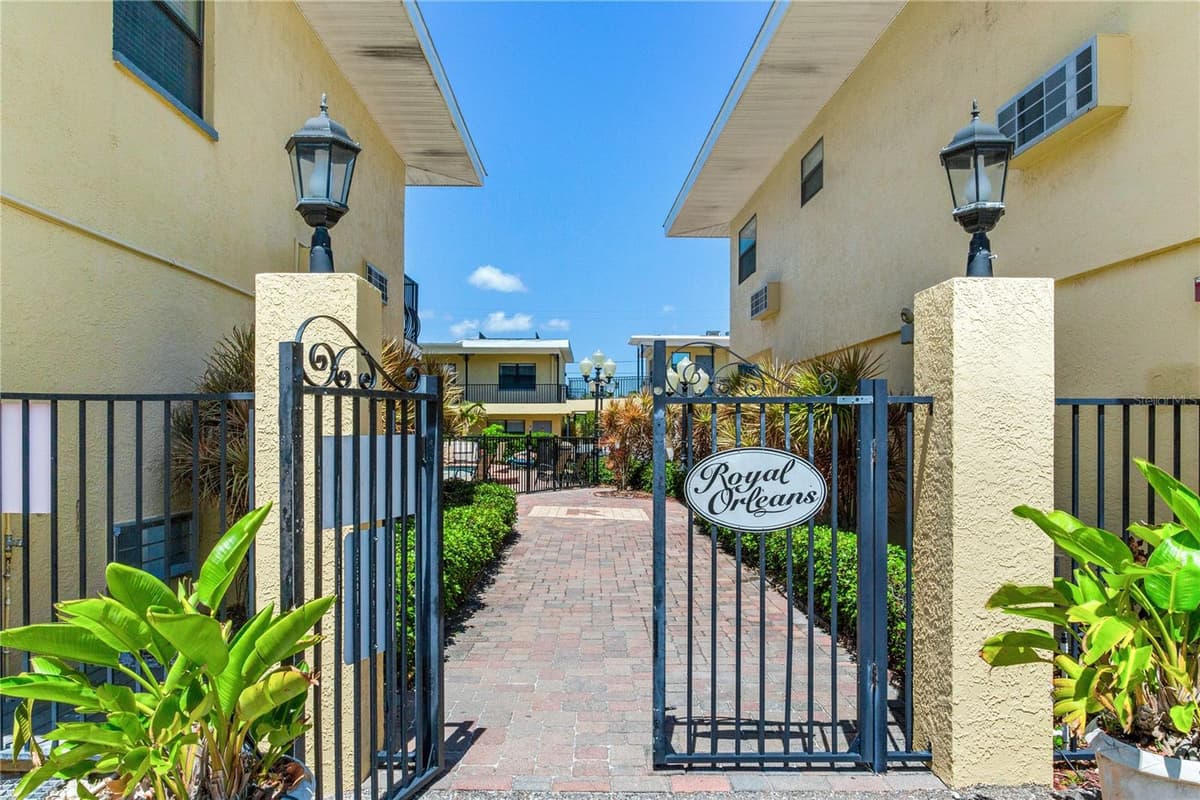 16333 GULF BOULEVARD — photo 3 of 41