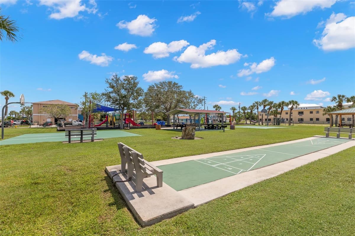 16333 GULF BOULEVARD — photo 31 of 41