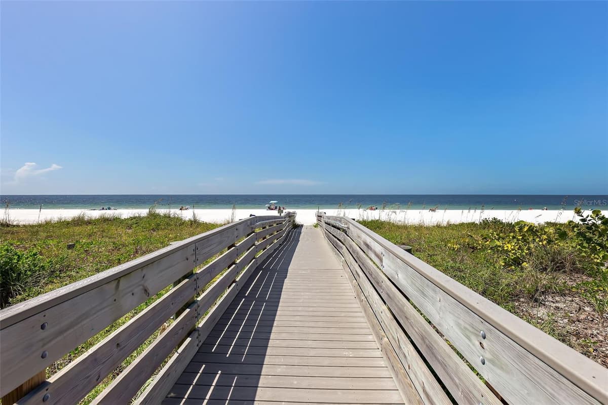 16333 GULF BOULEVARD — photo 4 of 41