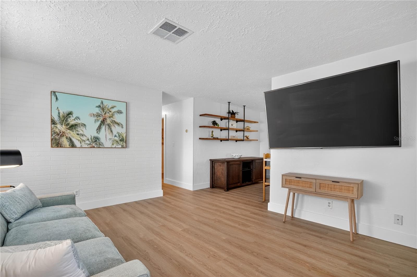 5700 16TH AVENUE — photo 8 of 52