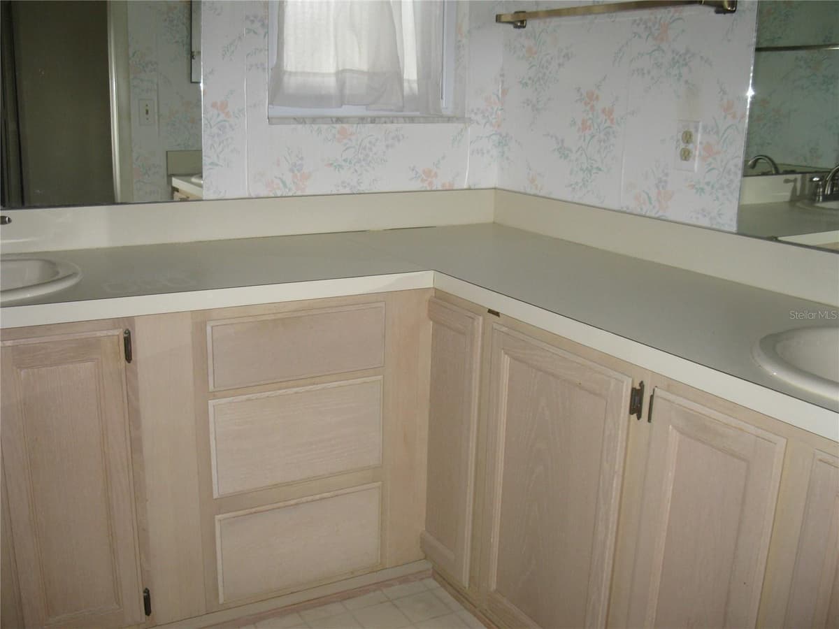 169 DARTMOUTH DRIVE — photo 14 of 17