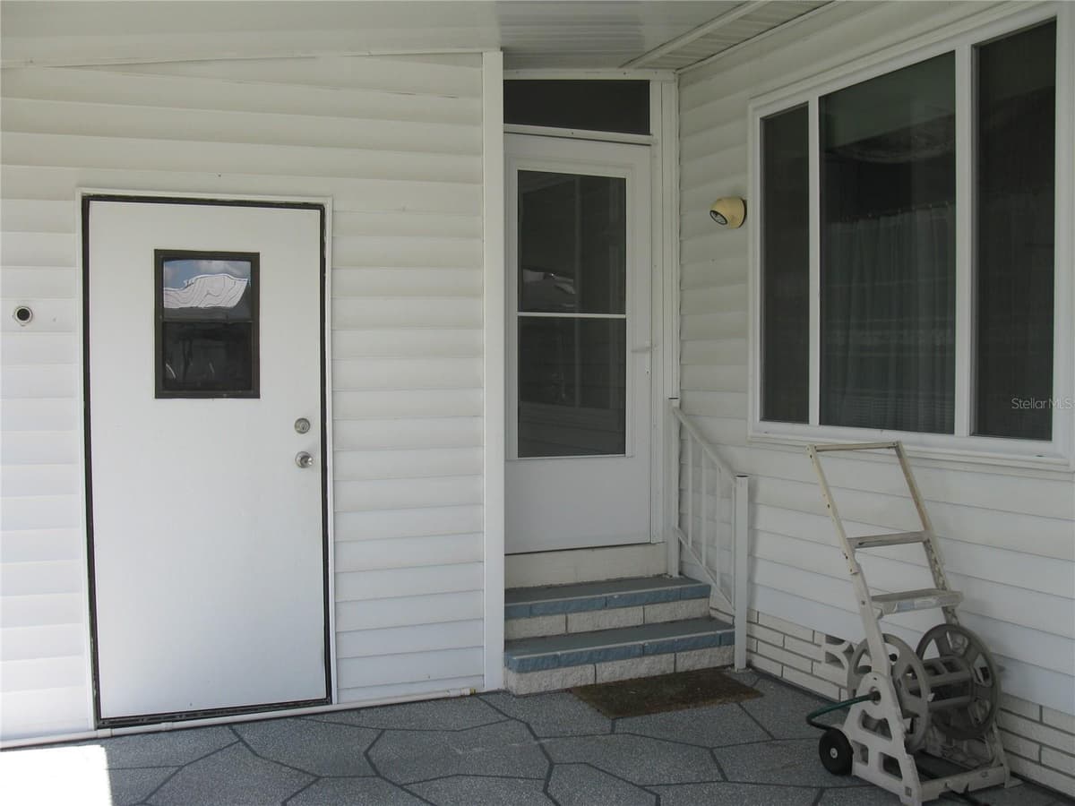 169 DARTMOUTH DRIVE — photo 2 of 17