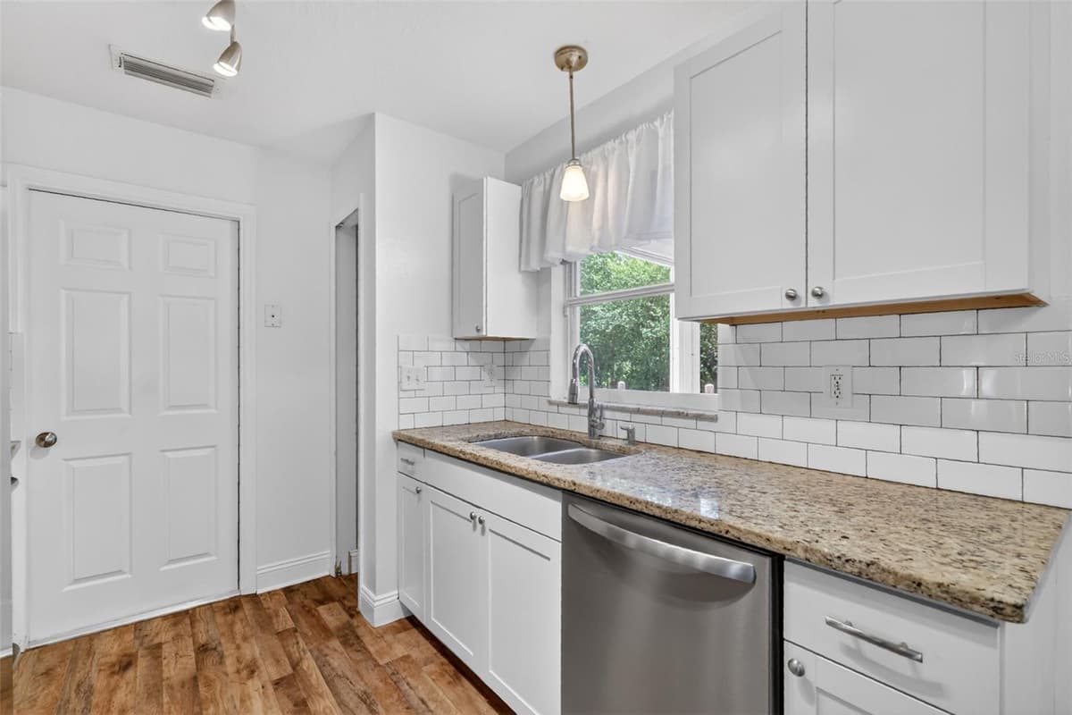 36 BAY RIDGE LOOP — photo 12 of 32