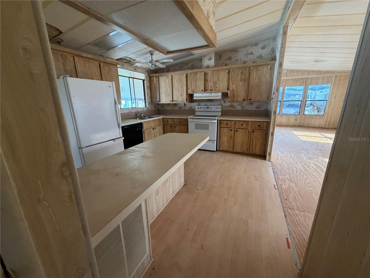 1007 CASSANDRA LANE — photo 4 of 9