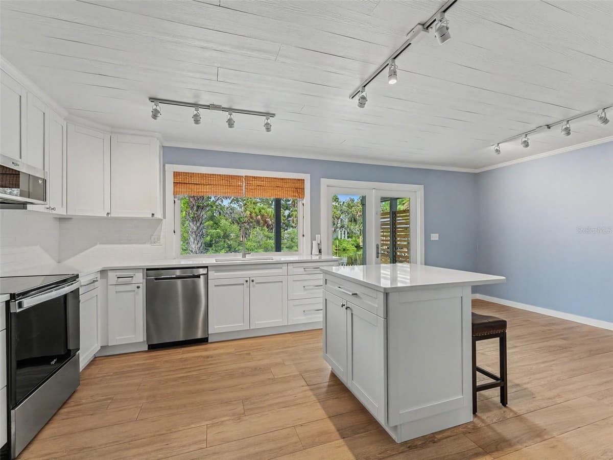 8720 BETTY STREET — photo 28 of 91