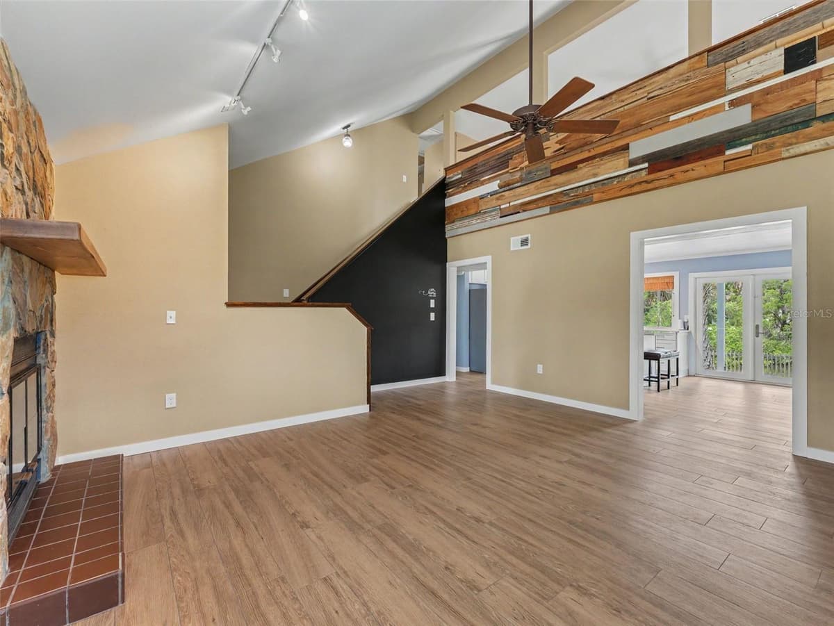 8720 BETTY STREET — photo 16 of 91