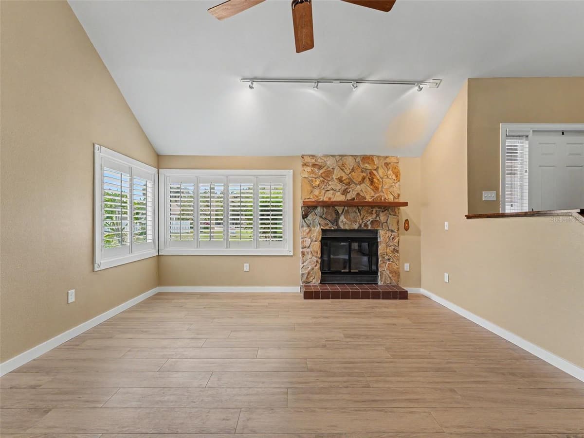 8720 BETTY STREET — photo 15 of 91