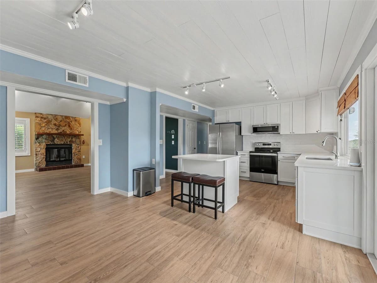 8720 BETTY STREET — photo 20 of 91