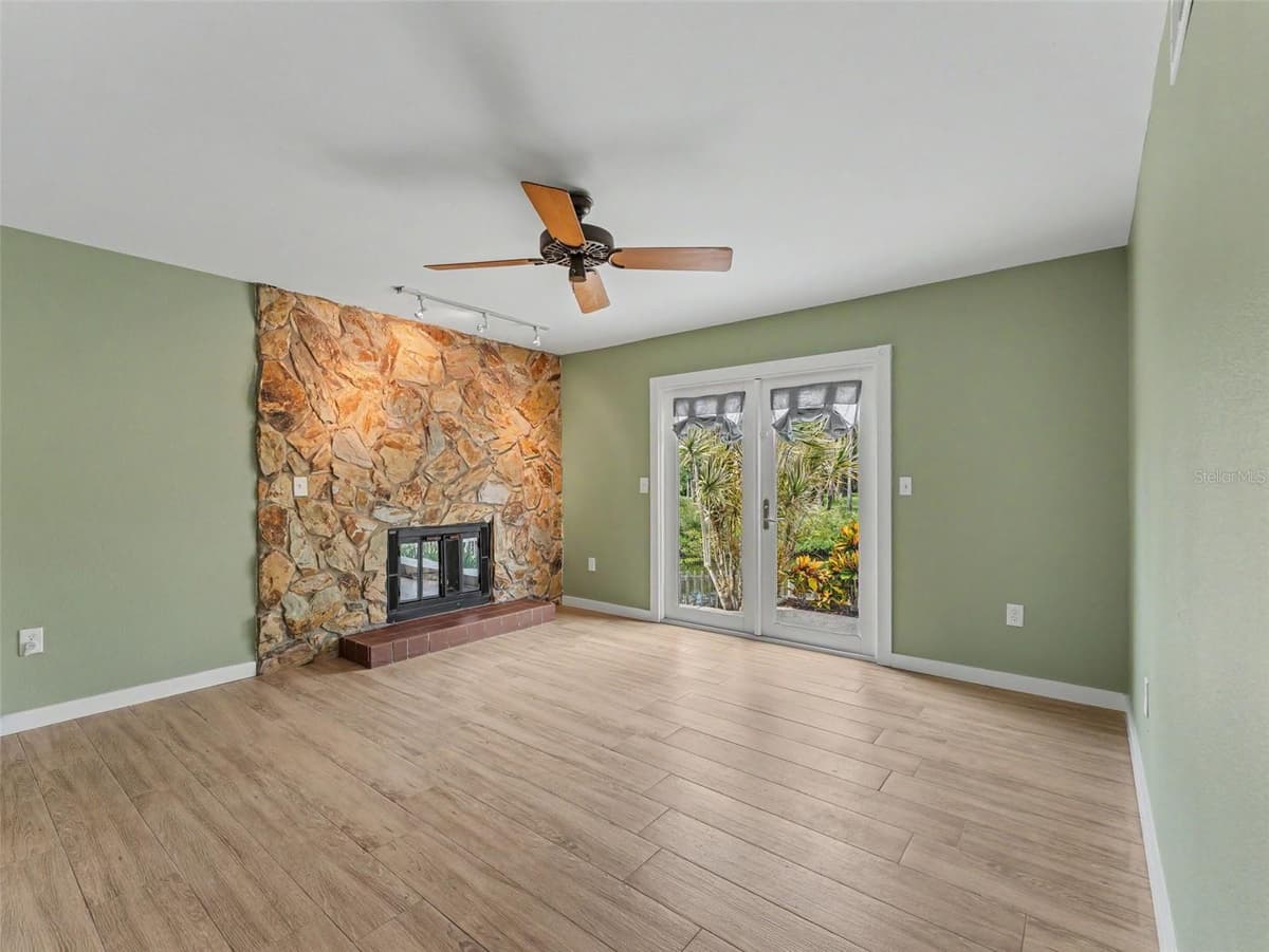 8720 BETTY STREET — photo 34 of 91