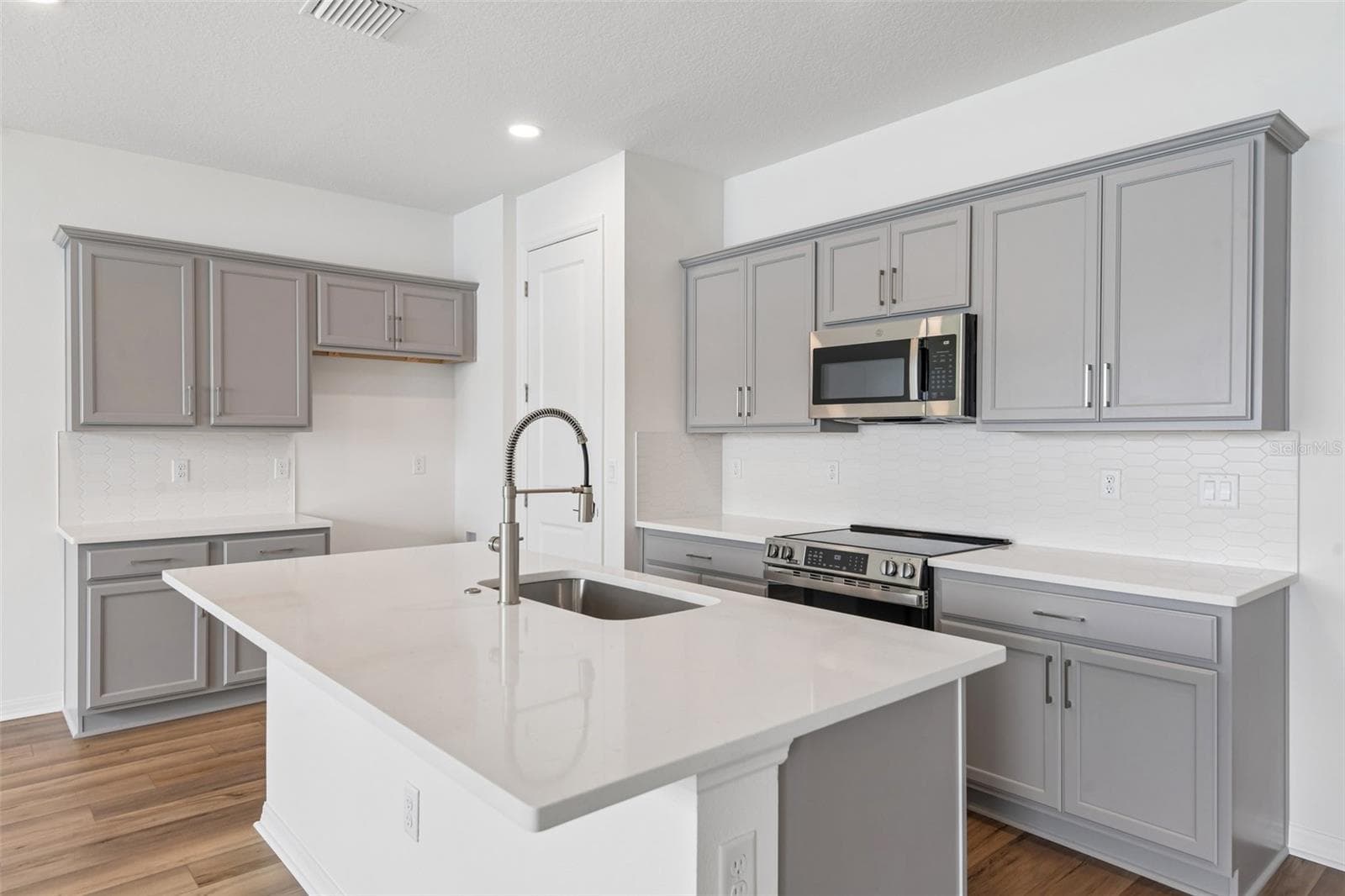 31542 AZURE BEACH DRIVE — photo 5 of 39