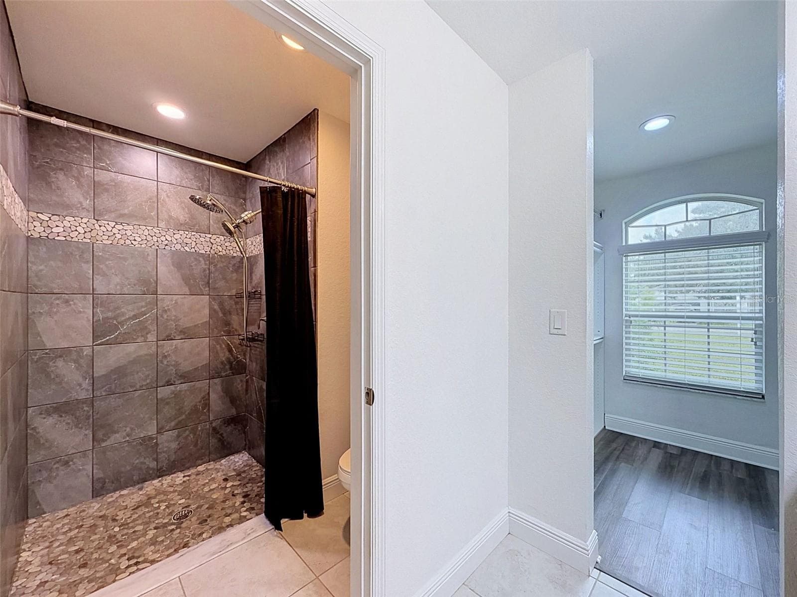 11370 MIRAGE AVENUE — photo 24 of 31