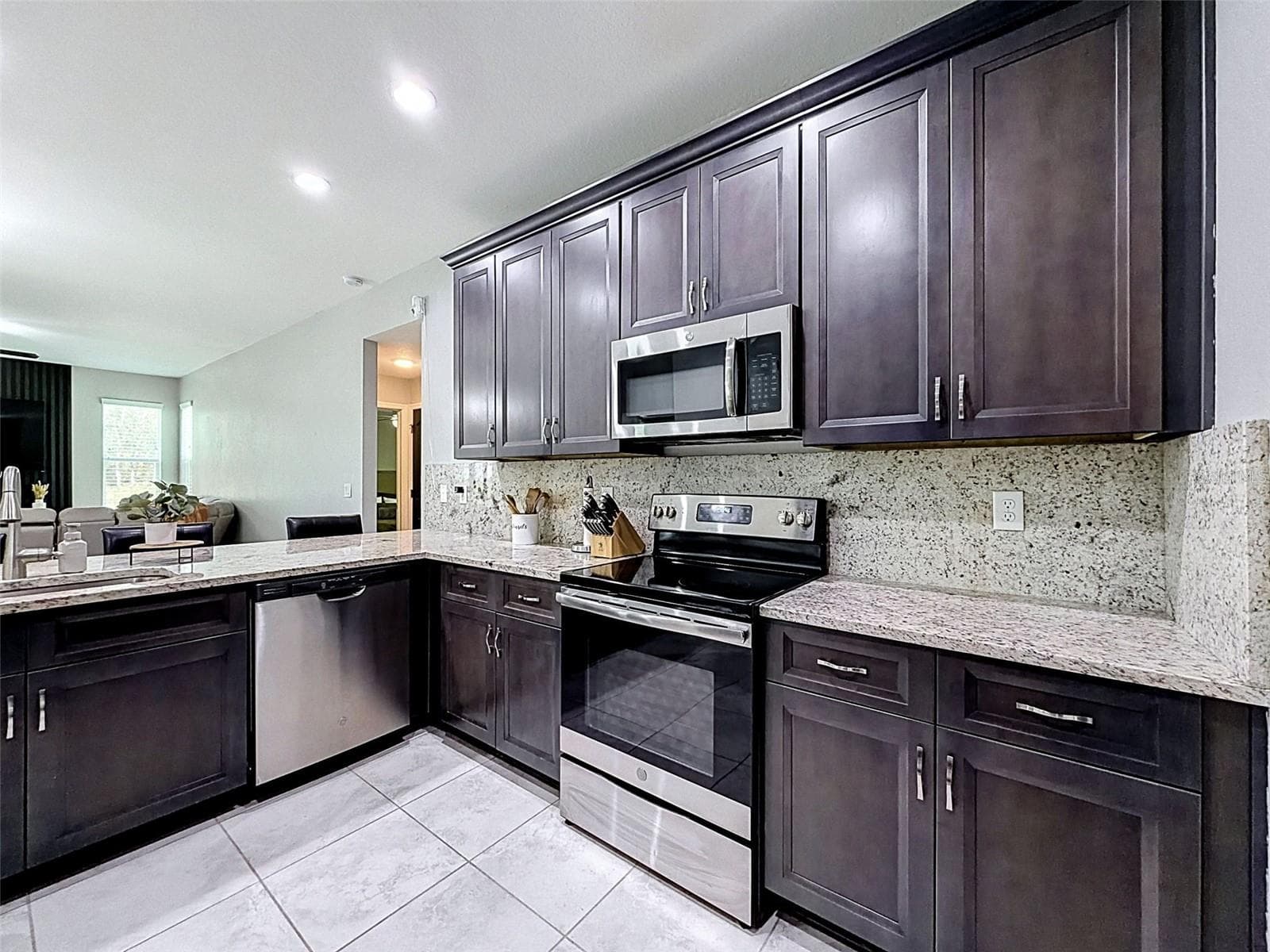 11370 MIRAGE AVENUE — photo 9 of 31