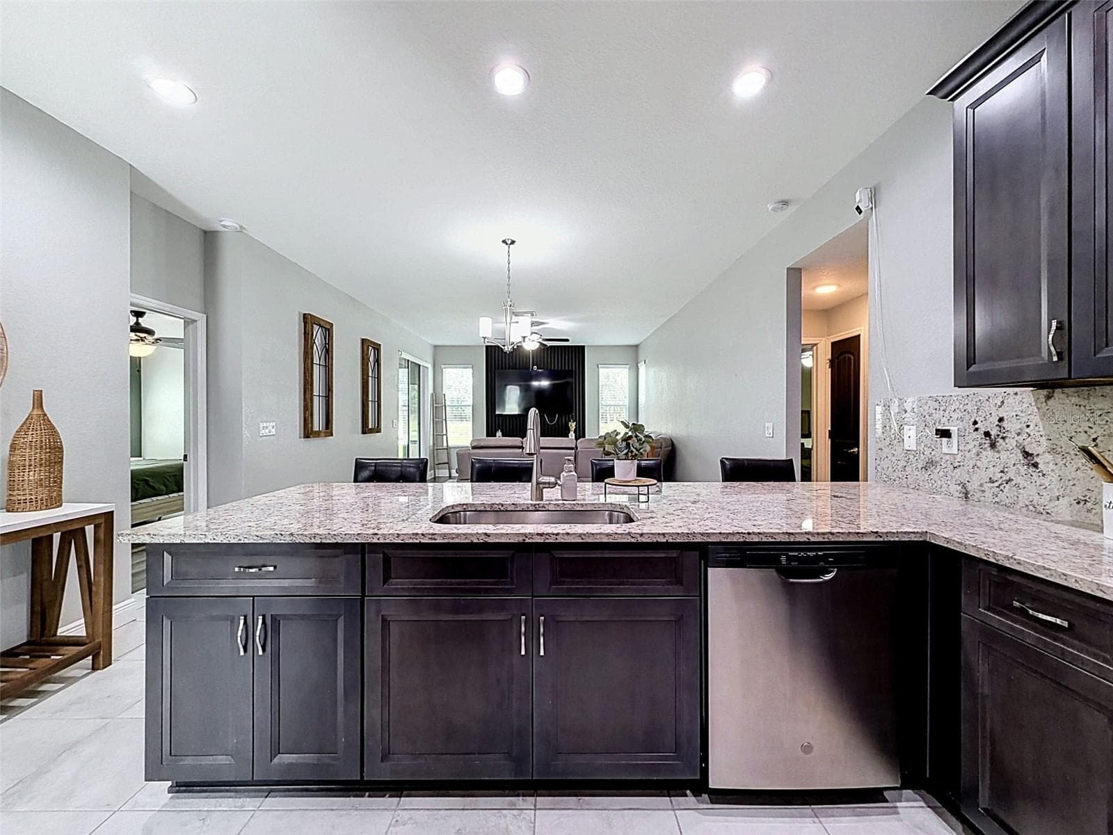 11370 MIRAGE AVENUE — photo 10 of 31