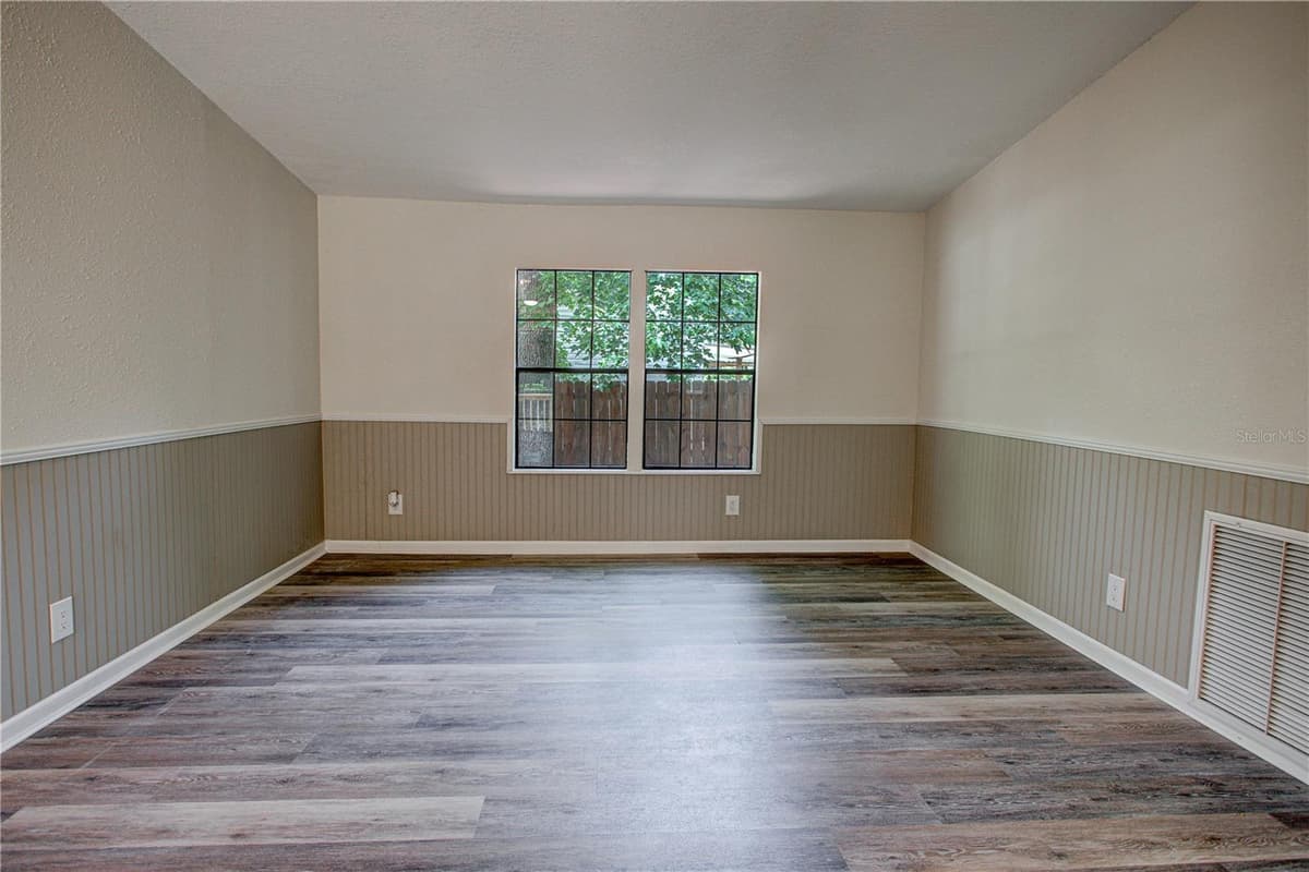 118 WATERWAY DRIVE — photo 12 of 34