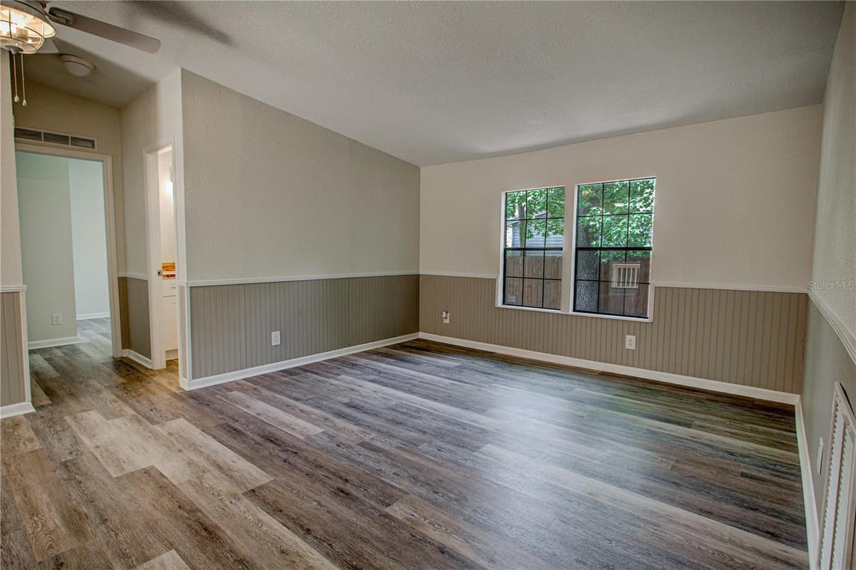 118 WATERWAY DRIVE — photo 13 of 34