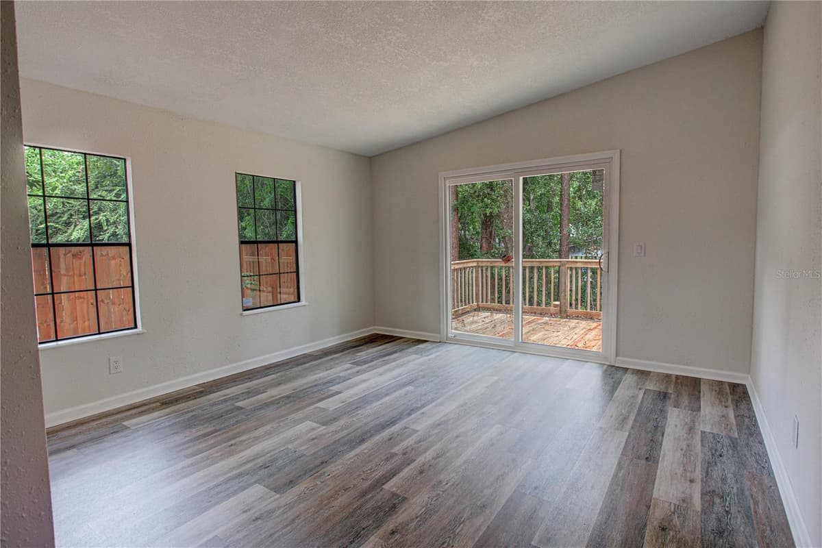 118 WATERWAY DRIVE — photo 19 of 34