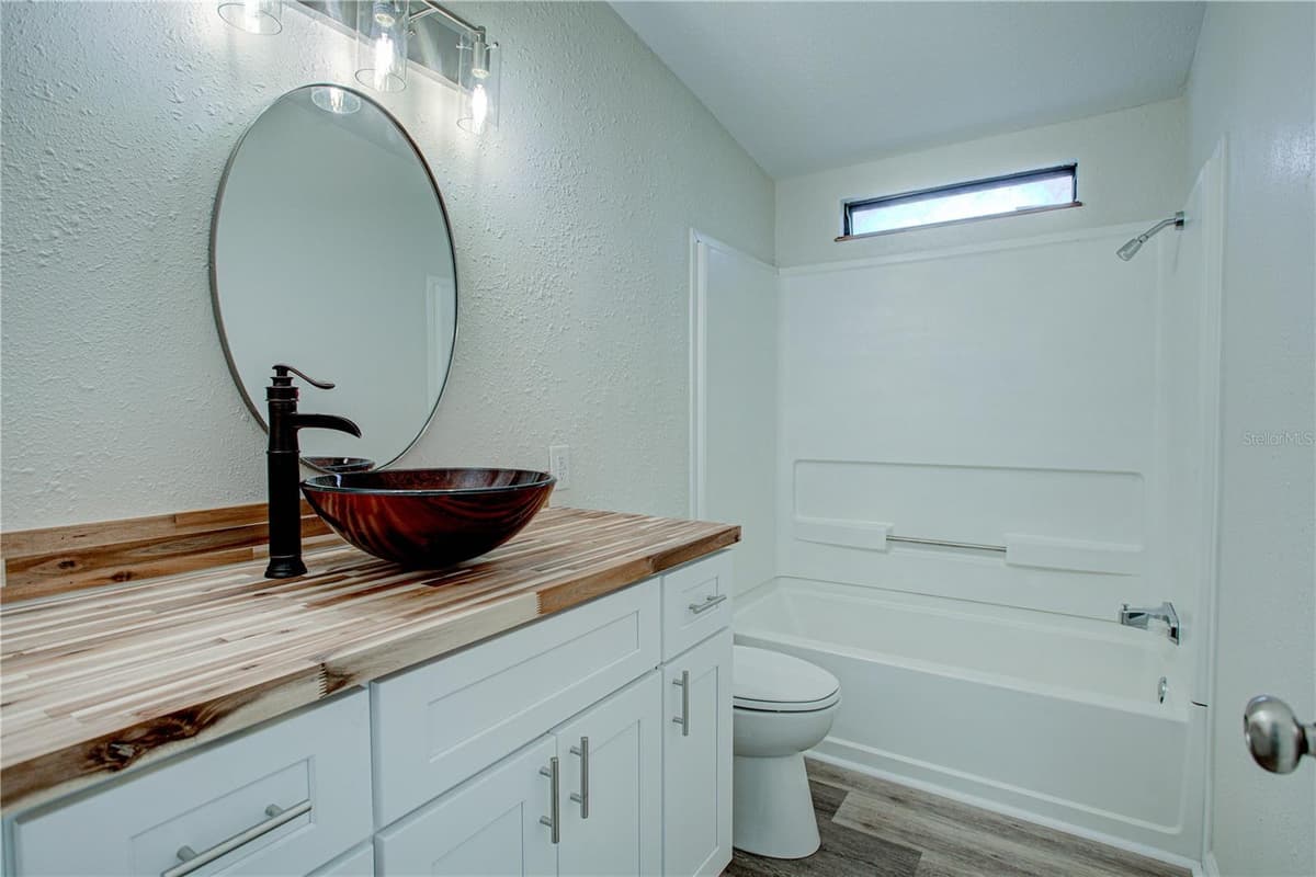 118 WATERWAY DRIVE — photo 14 of 34