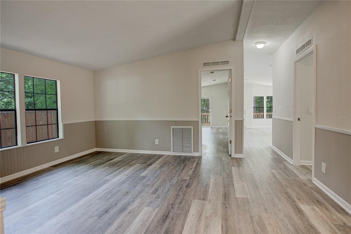 118 WATERWAY DRIVE — photo 18 of 34