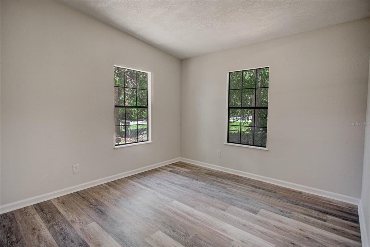 118 WATERWAY DRIVE — photo 16 of 34