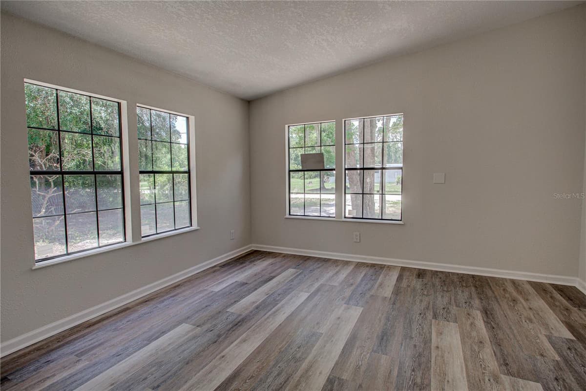 118 WATERWAY DRIVE — photo 11 of 34