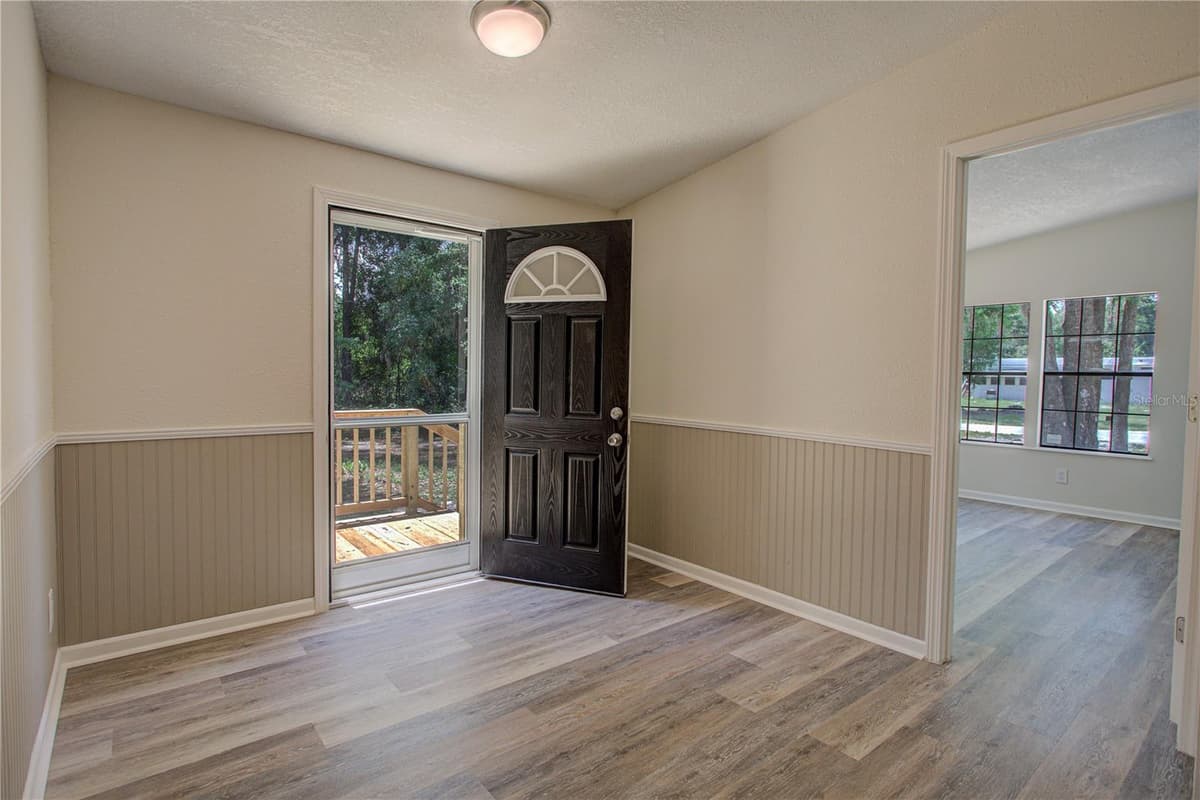 118 WATERWAY DRIVE — photo 10 of 34
