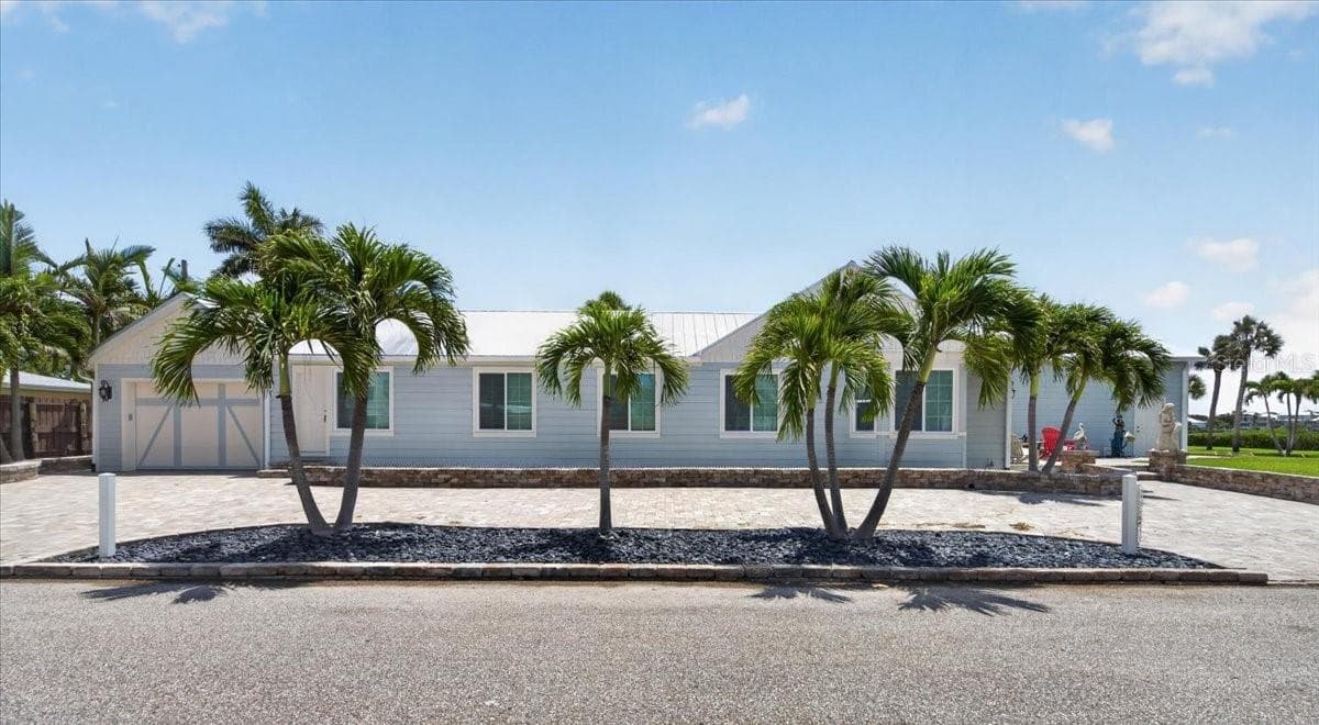216 SUNRISE DRIVE — photo 3 of 70