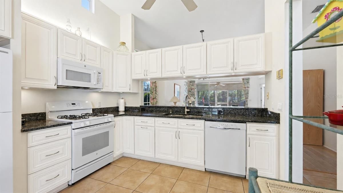 7706 WHITEBRIDGE GLEN — photo 13 of 56