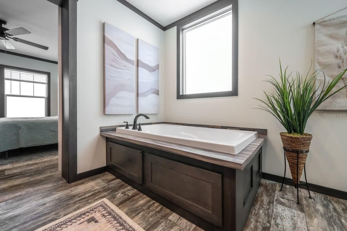 10315 GREGORY AVENUE — photo 10 of 21