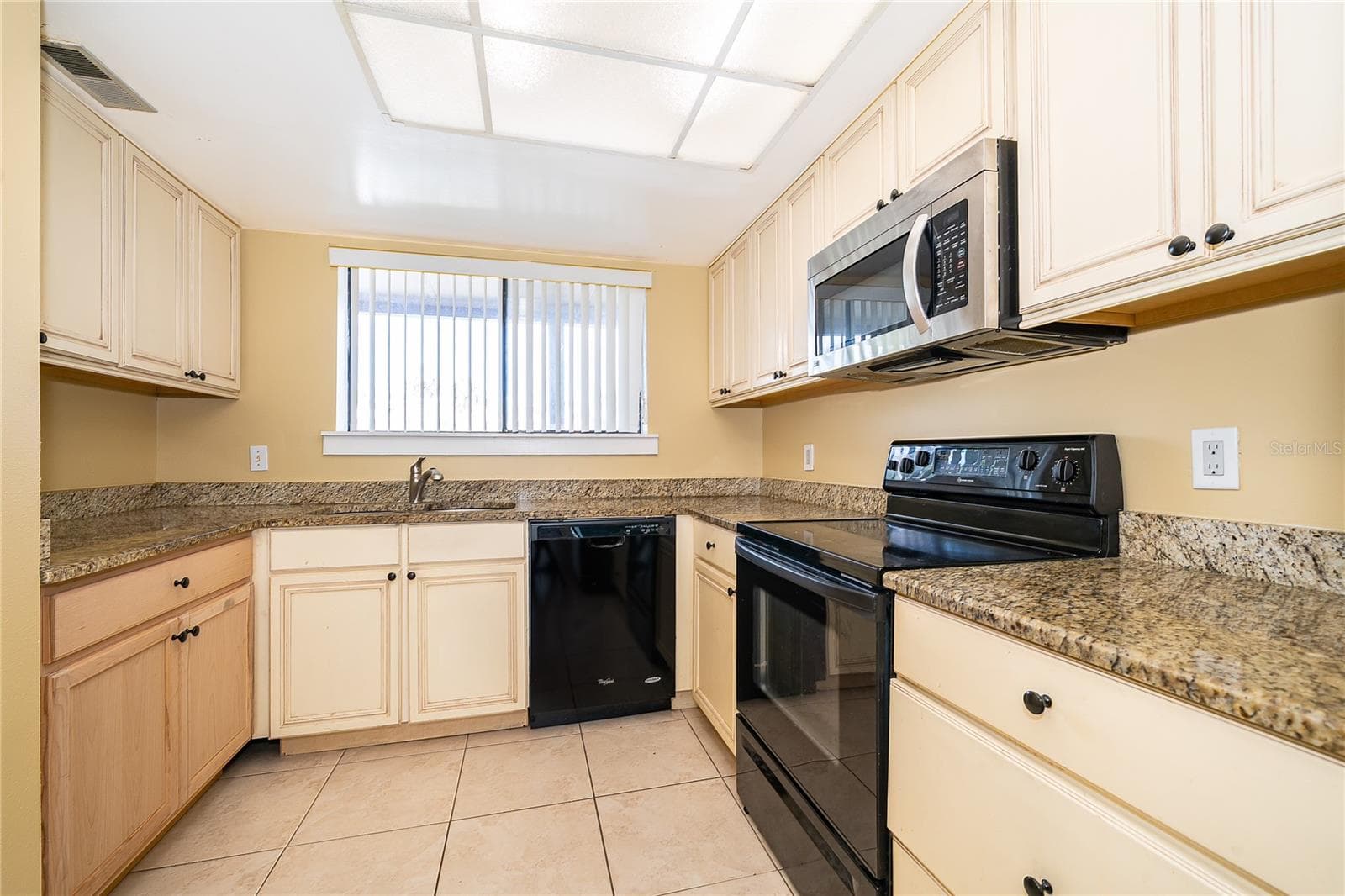 228 ORIENTA POINT STREET — photo 13 of 30