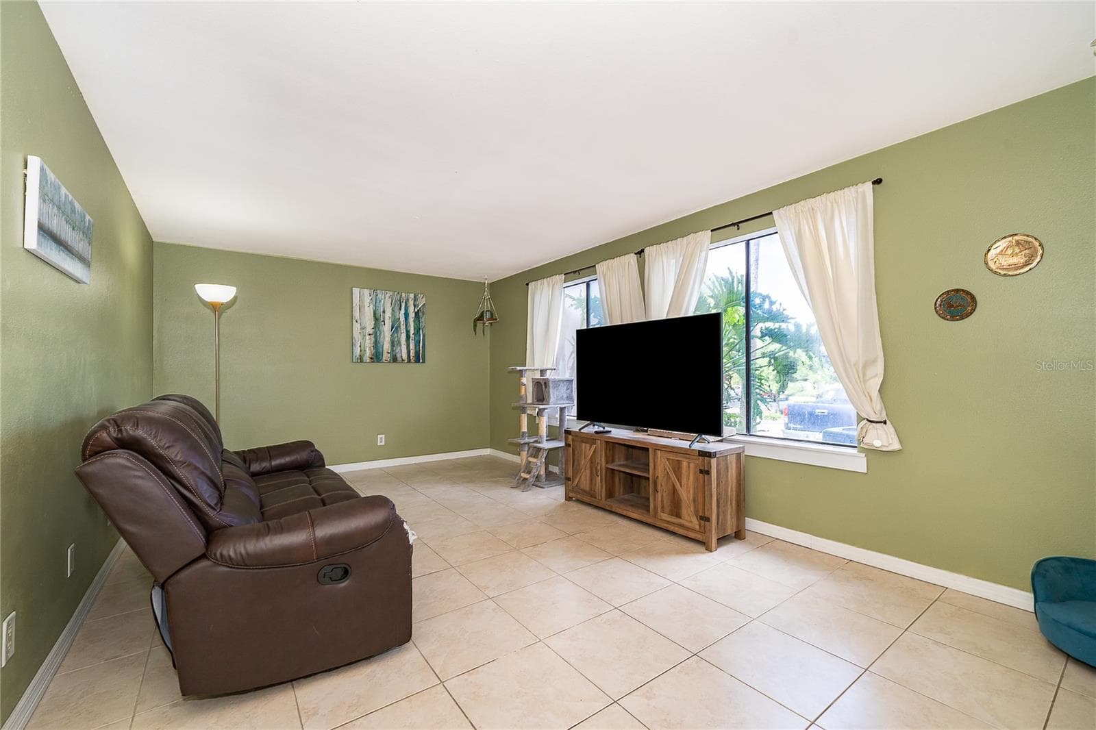228 ORIENTA POINT STREET — photo 9 of 30