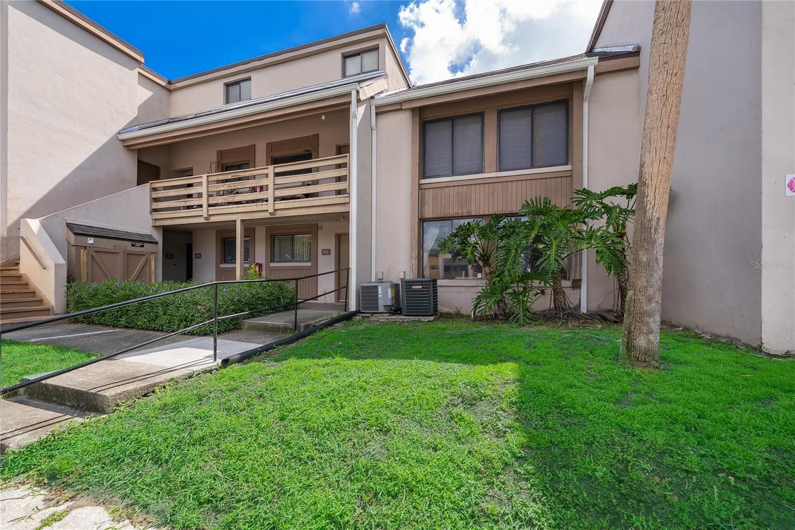 228 ORIENTA POINT STREET — photo 2 of 30