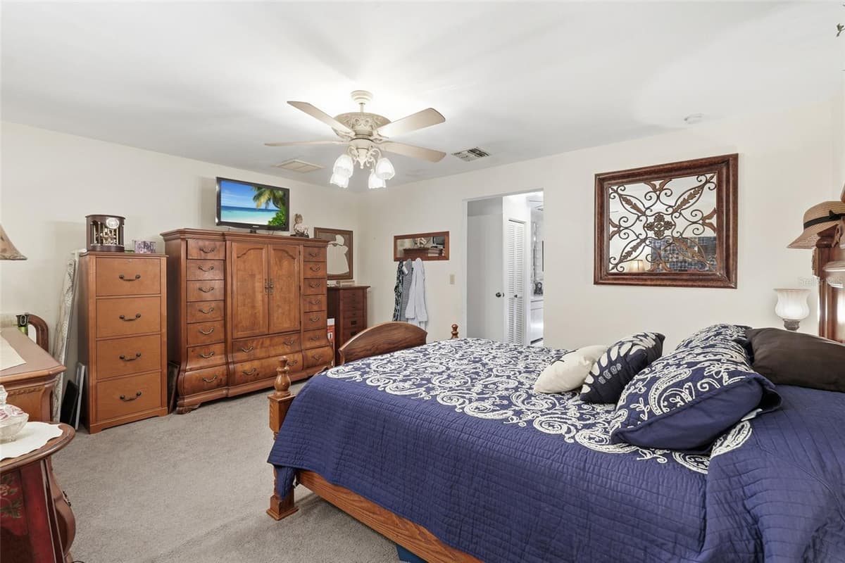 18441 ORANGECREST COURT — photo 23 of 39