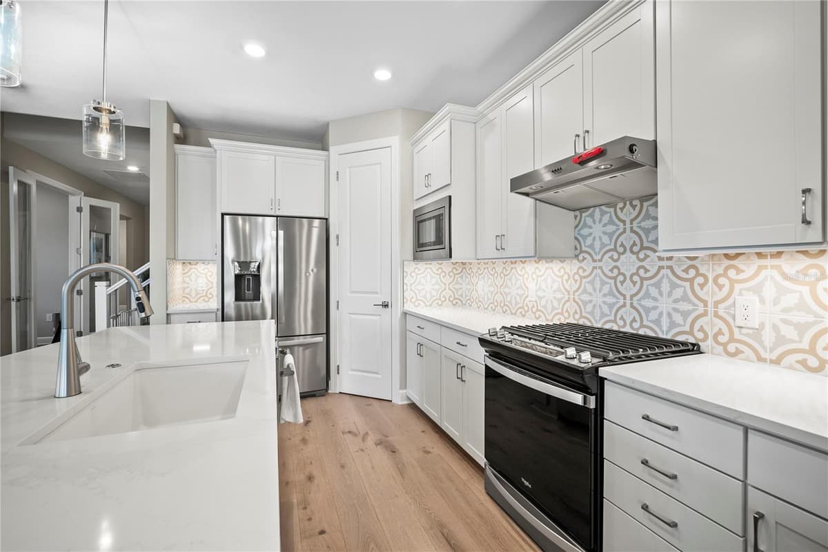12537 AQUA RESERVE COURT — photo 12 of 47