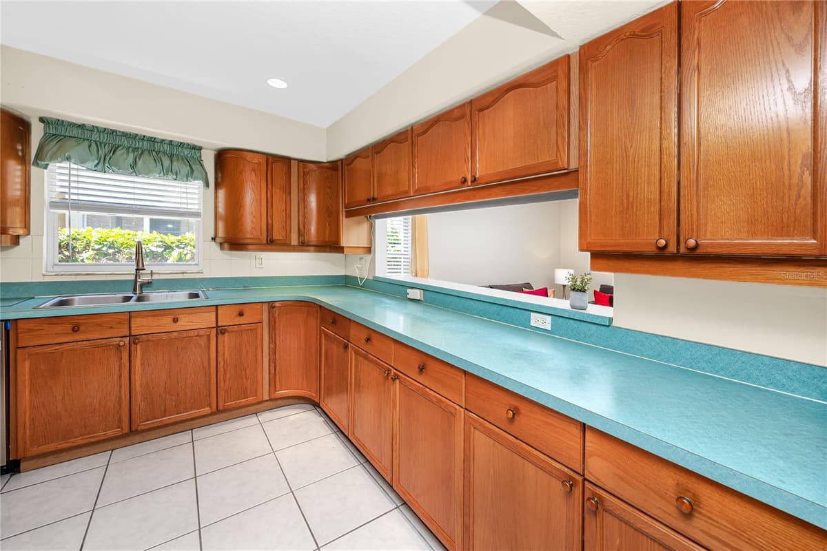 2566 BROOK LANE — photo 8 of 44