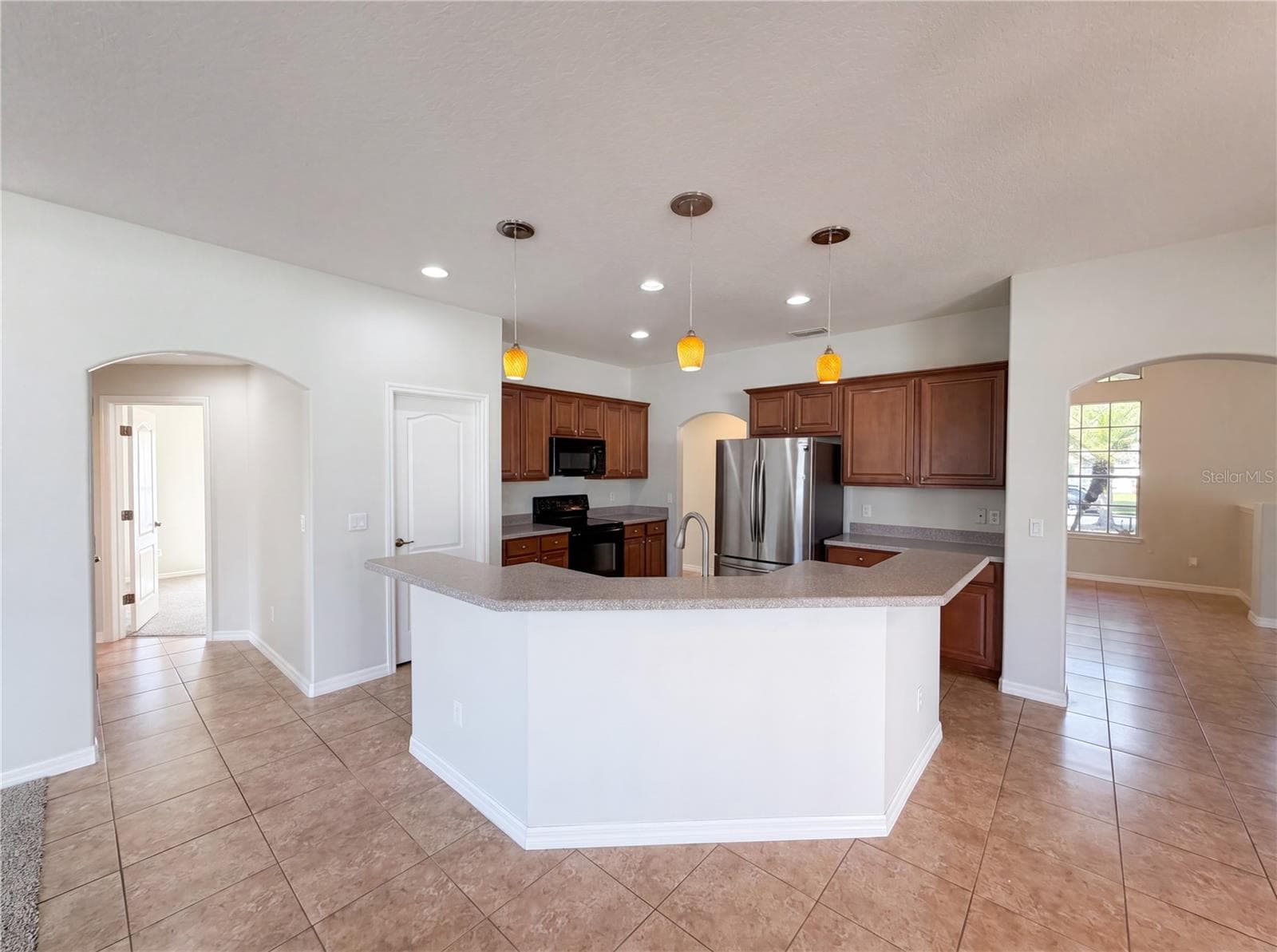 457 AMETHYST AVENUE — photo 2 of 27