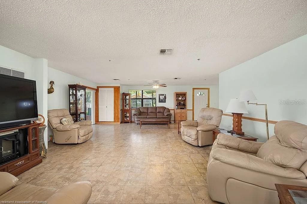 115 HEINLEY ROAD — photo 18 of 49