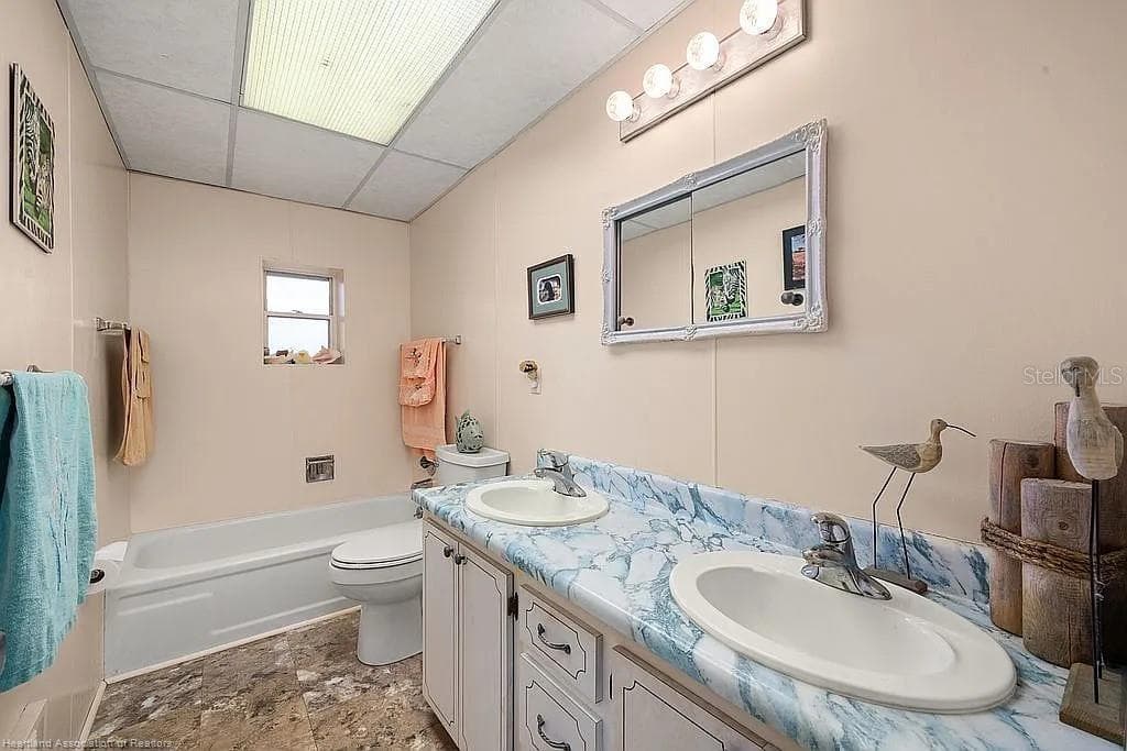 115 HEINLEY ROAD — photo 10 of 49