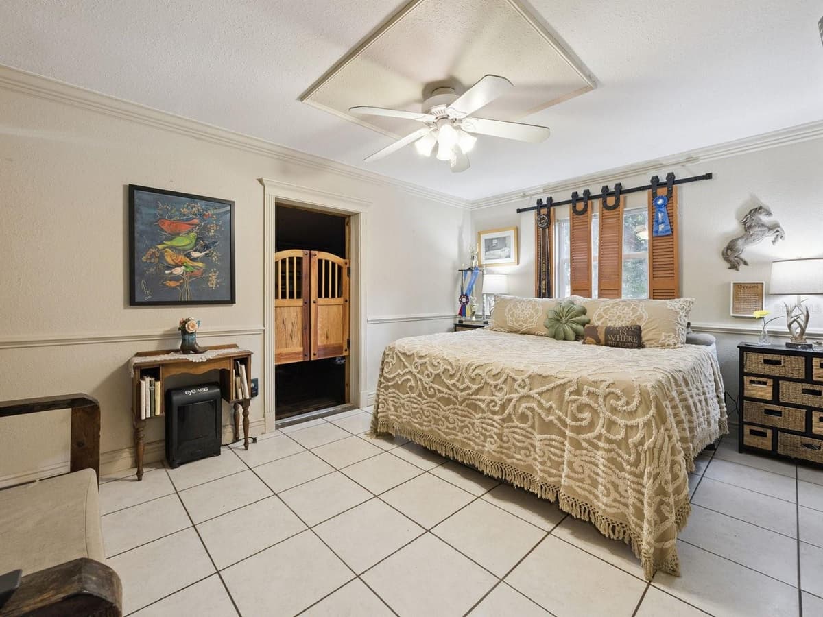 6001 MARTHAS LANE — photo 15 of 63