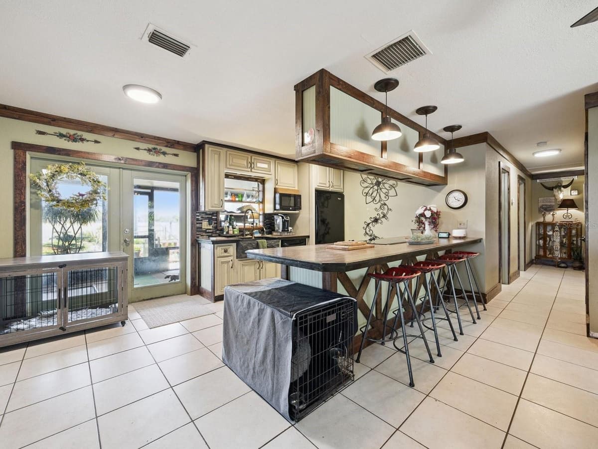 6001 MARTHAS LANE — photo 11 of 63