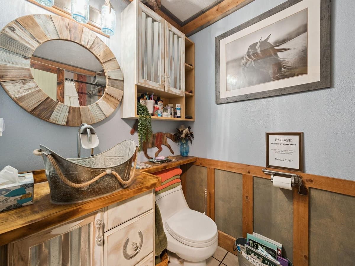 6001 MARTHAS LANE — photo 18 of 63
