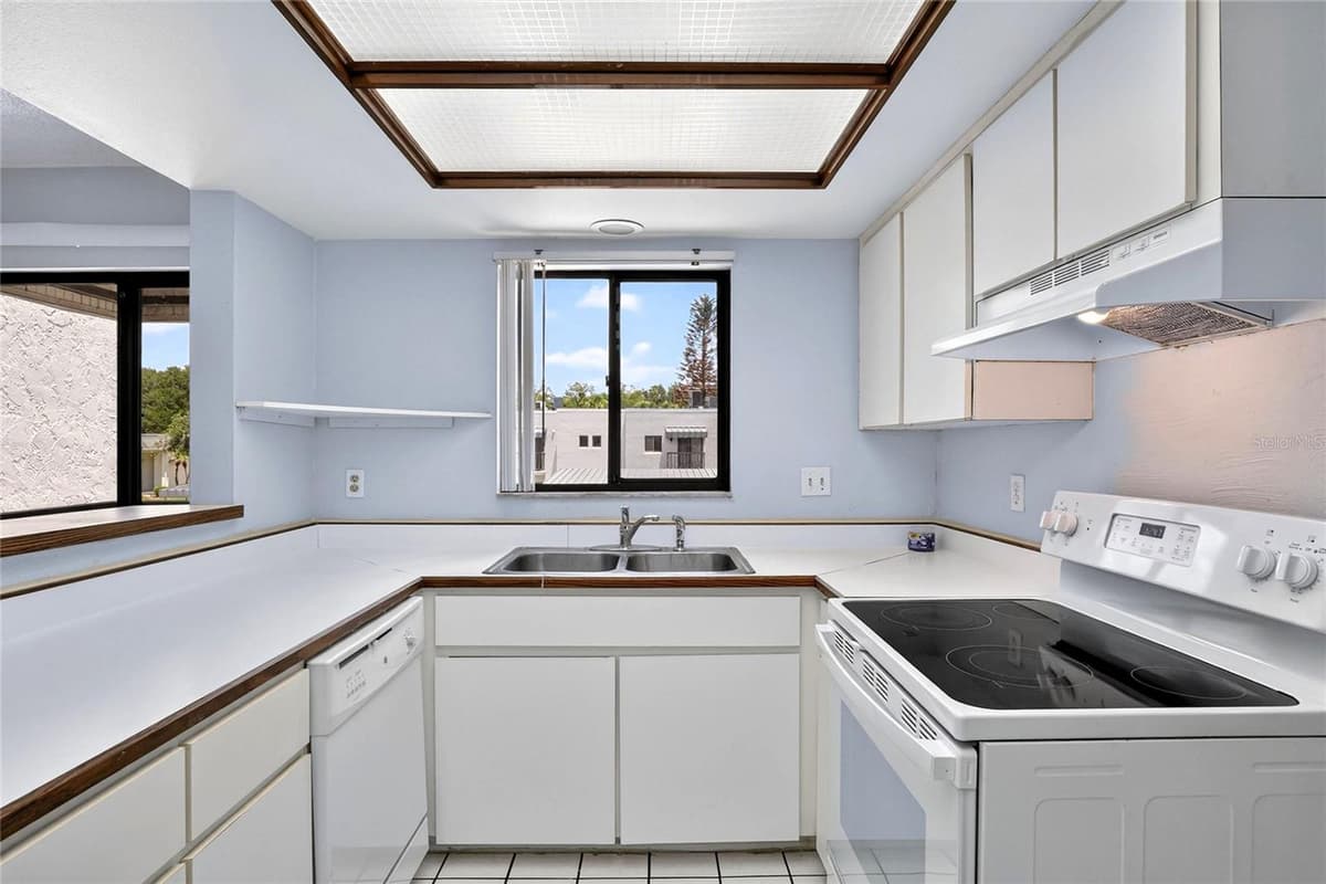 1810 VILLAGE CT — photo 20 of 55