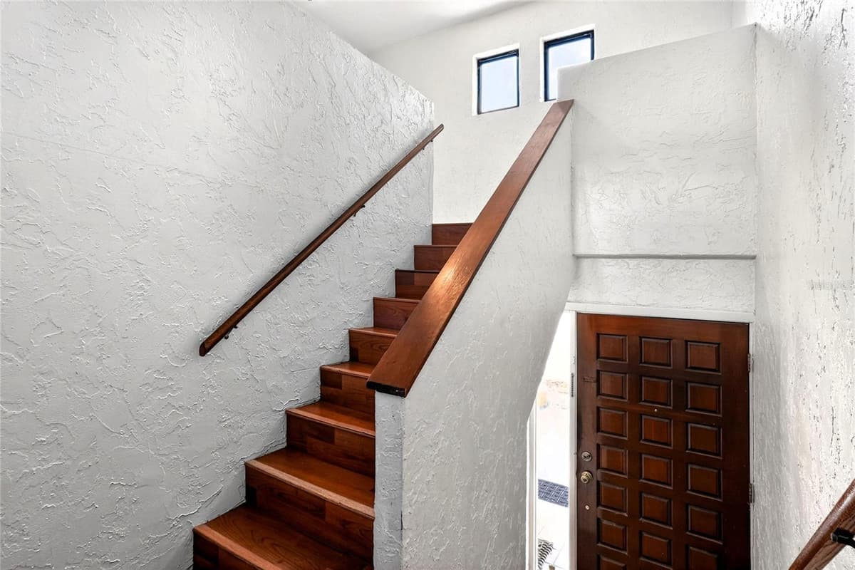 1810 VILLAGE CT — photo 12 of 55